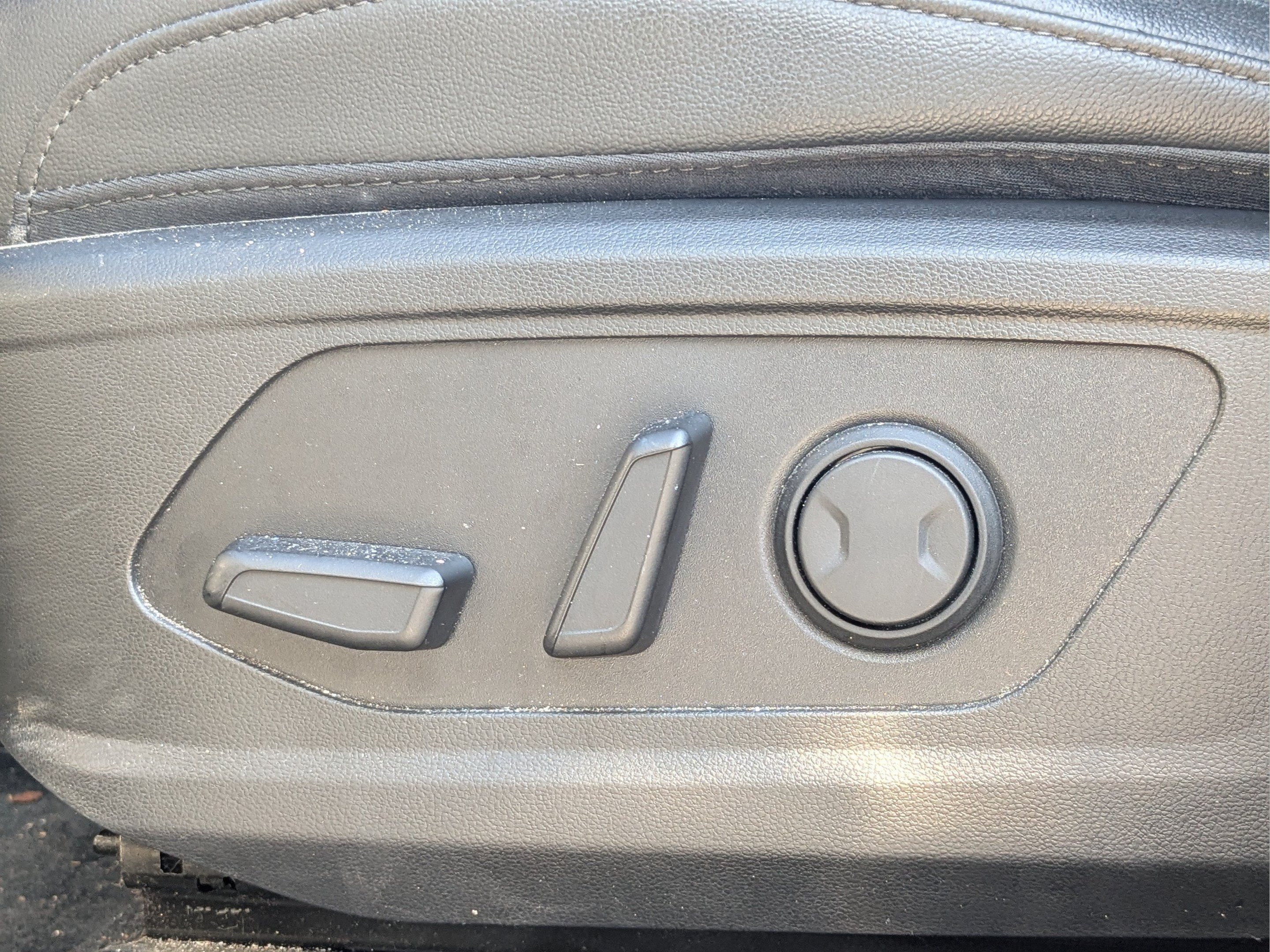 Used 2023 Shimmering Silver Hyundai SEL image 18