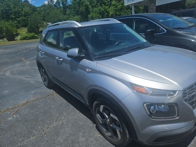 Used 2024 Silver Hyundai SEL image 2