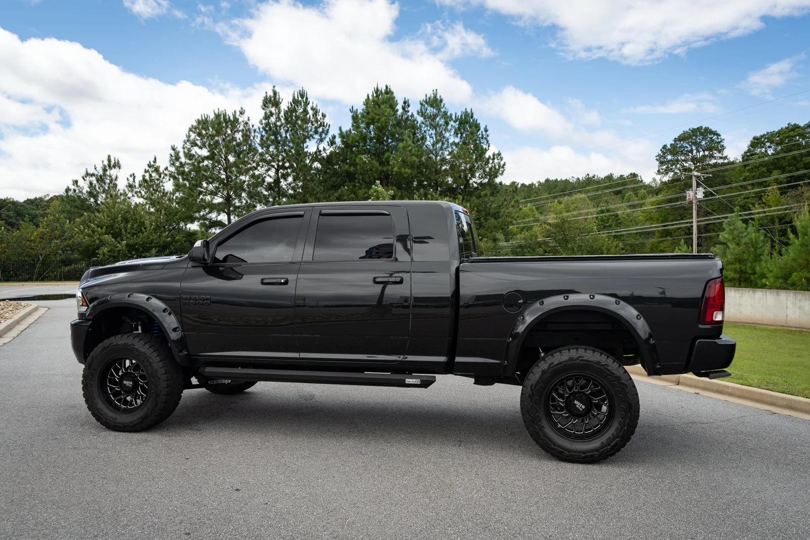 Used 2018 Black Ram Laramie image 7