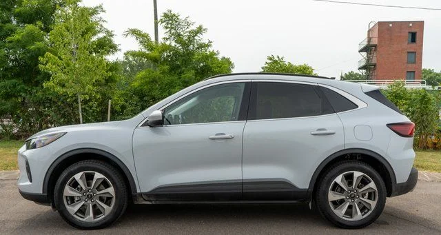 Used 2025 Gray Ford Platinum image 9