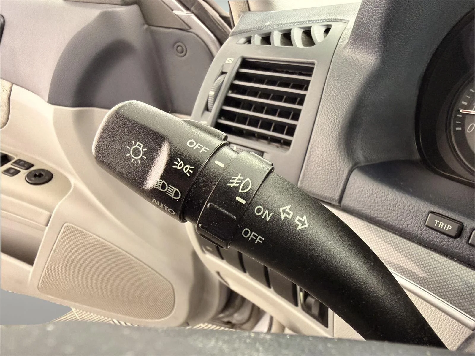 Used 2007 Golden Beige Hyundai SE image 29