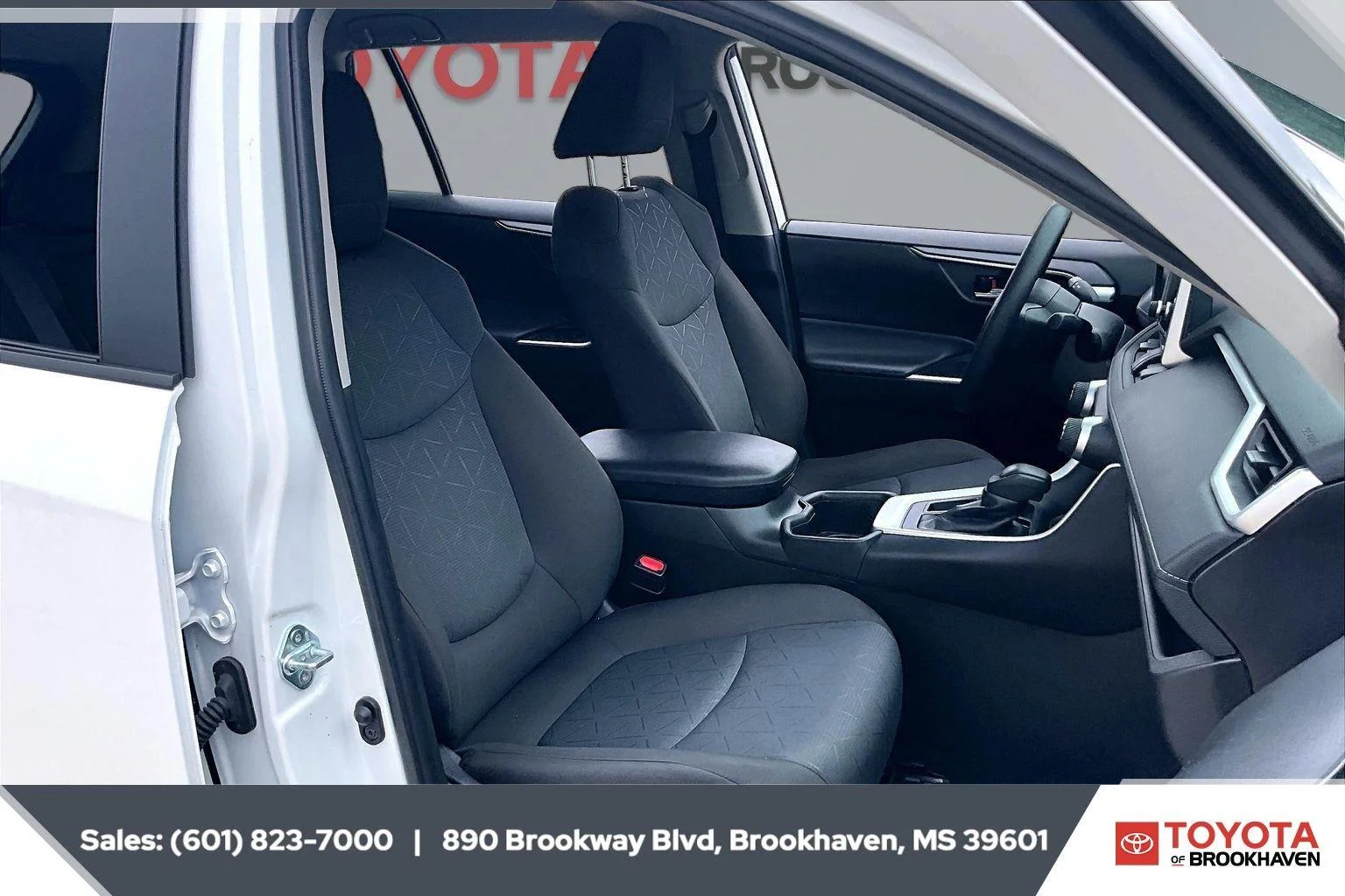 Used 2024 Ice Cap Toyota XLE image 6