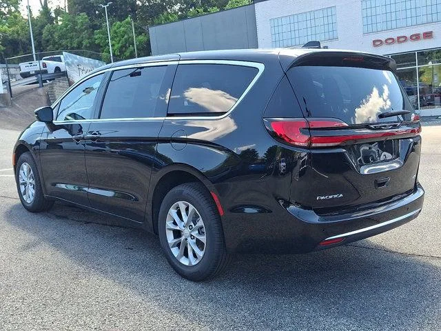New 2027 Diamond Black Crystal Pearl-Coat Exterior Paint Chrysler Select image 3