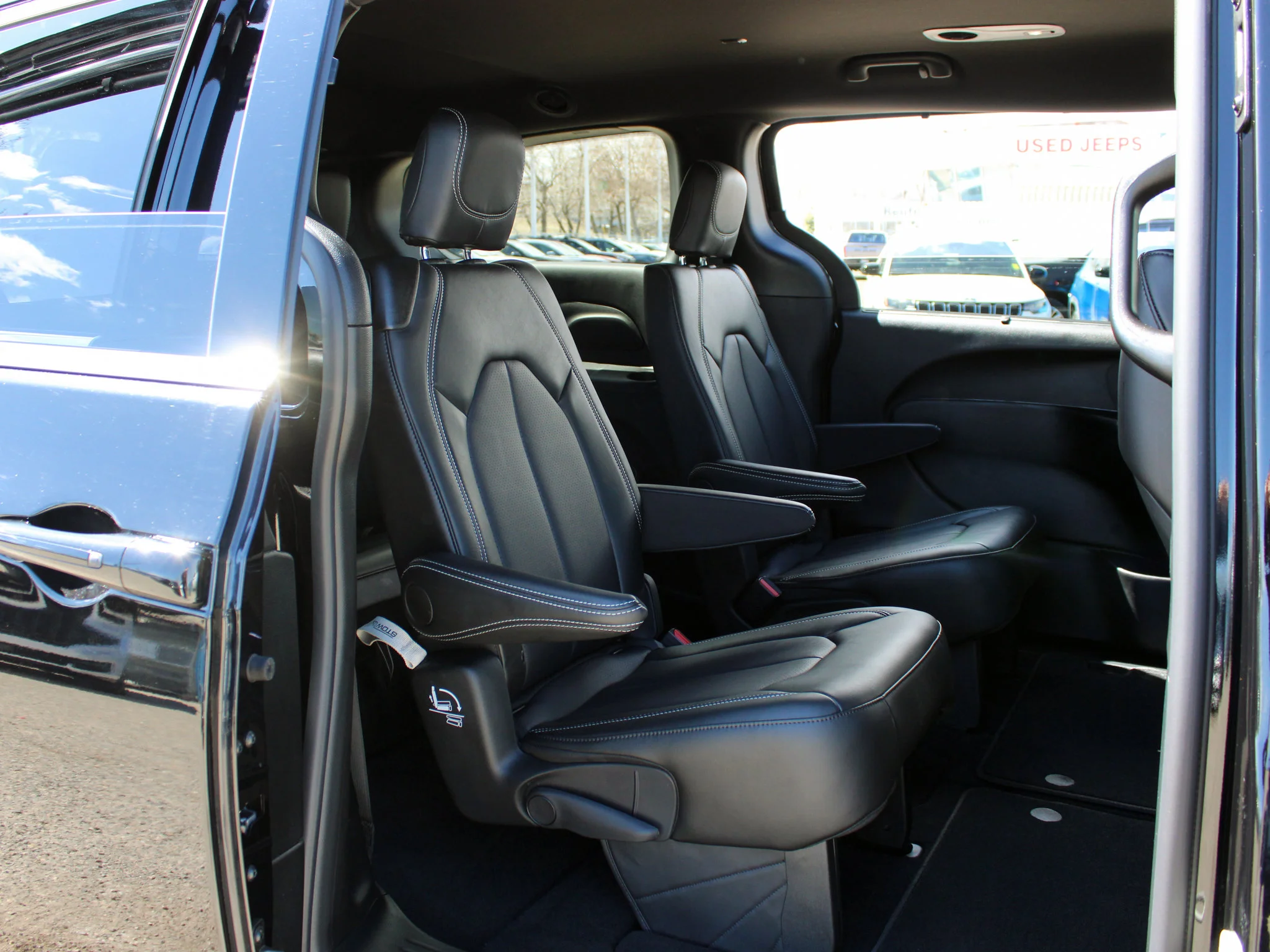 Certified Used 2025 Black Chrysler SXT * V6 | Heated Leather Seats | Adaptive Cruise | Apple CarPlay | Remote Start | Backup Camera image 20