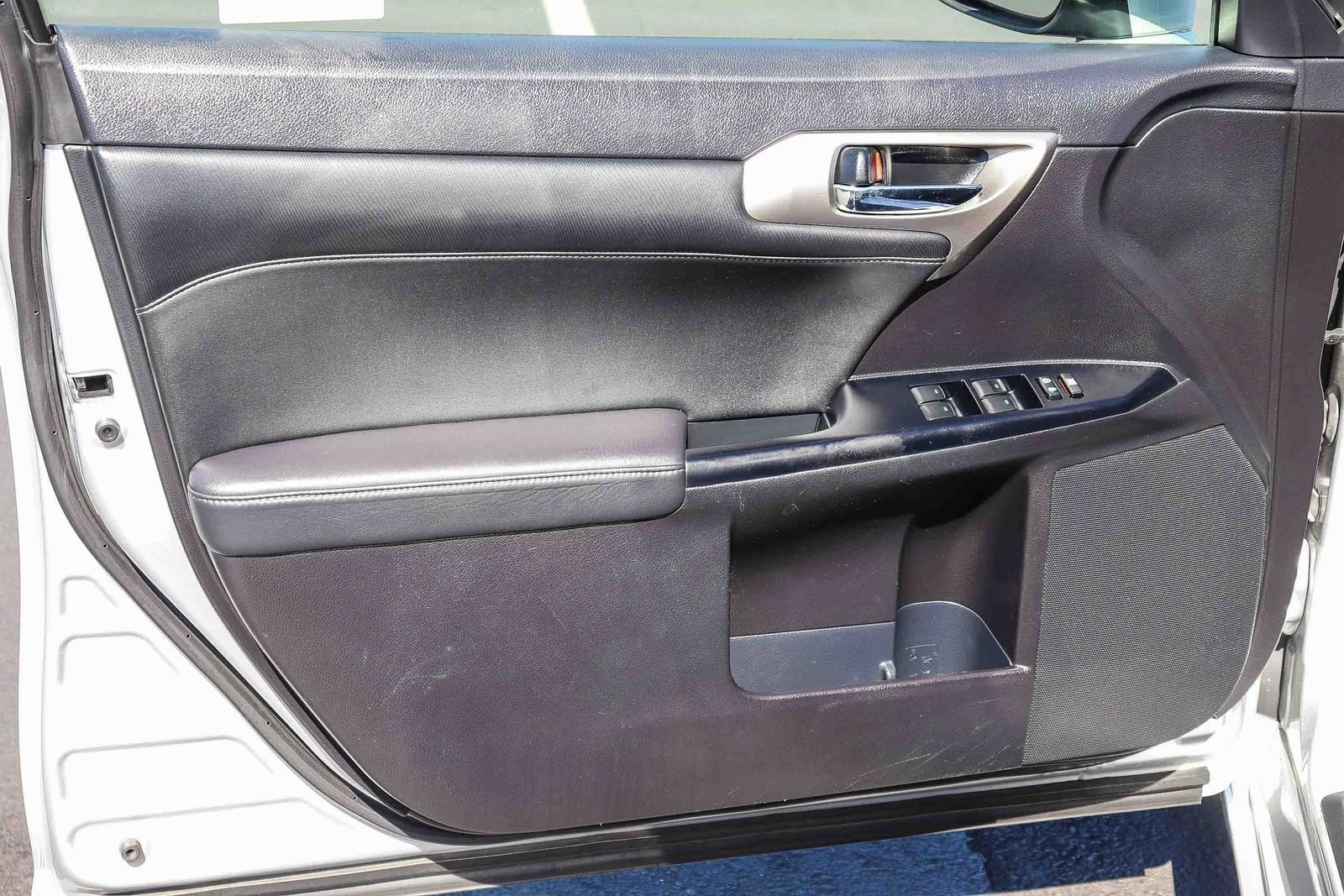 Used 2015 Silver Lexus 200h image 26