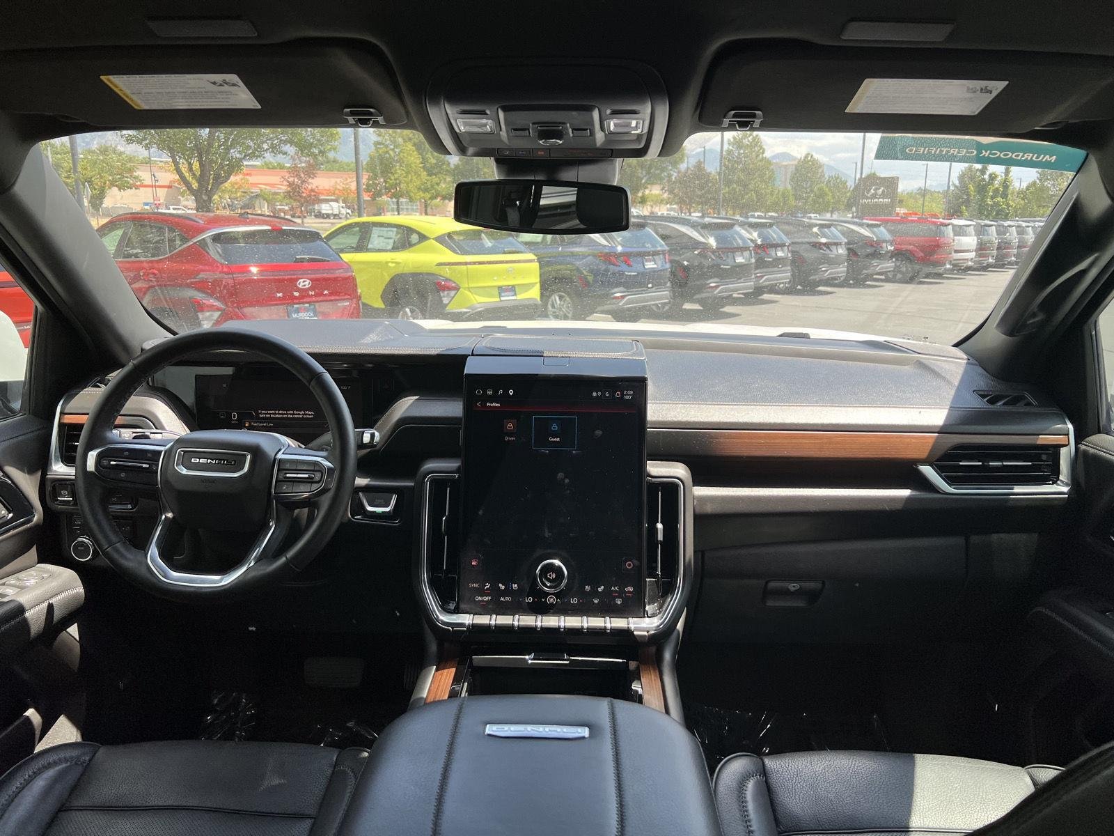 2025 GMC Yukon XL Denali - Photo 24