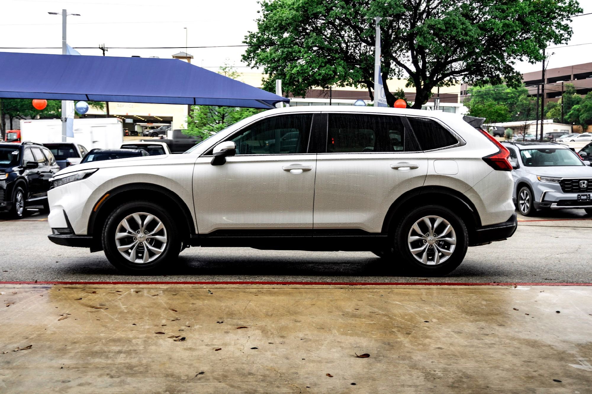 Used 2025 Platinum White Pearl Honda LX image 8