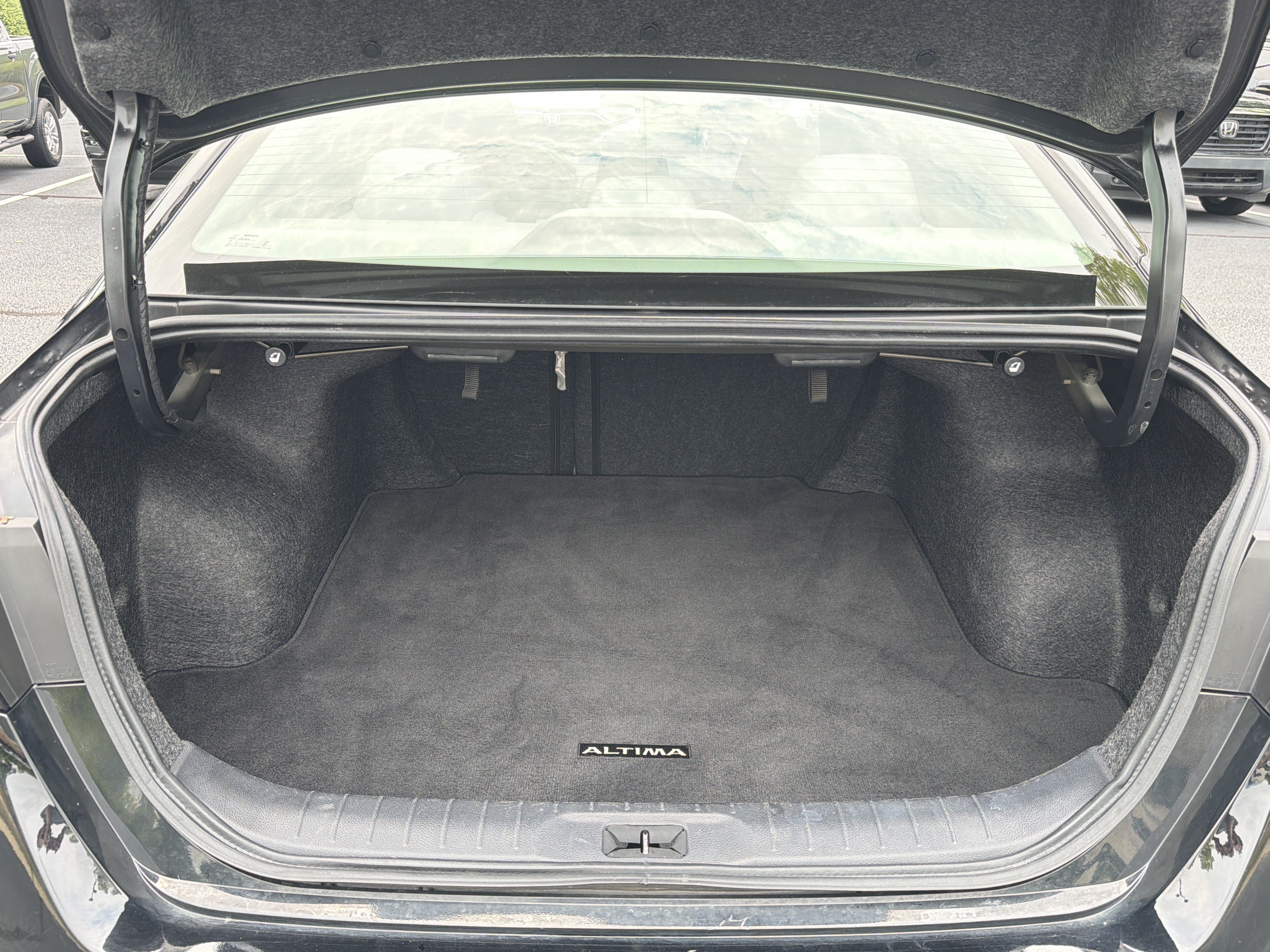 Used 2025 Super Black Nissan SV image 23