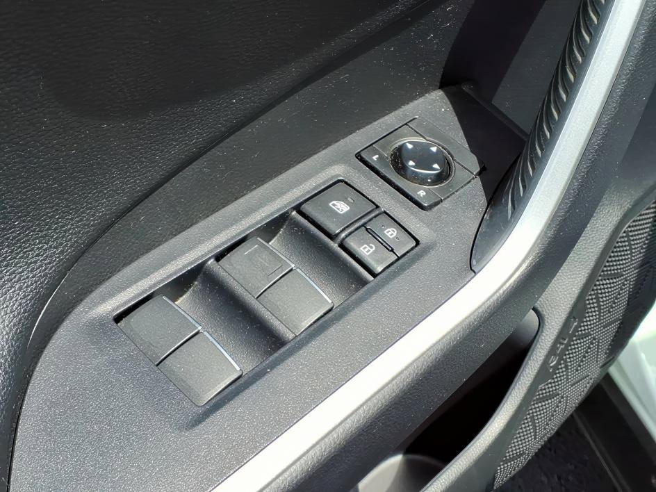 Used 2021 Blizzard Pearl/Midnight Black Metallic Toyota Hybrid XSE image 18