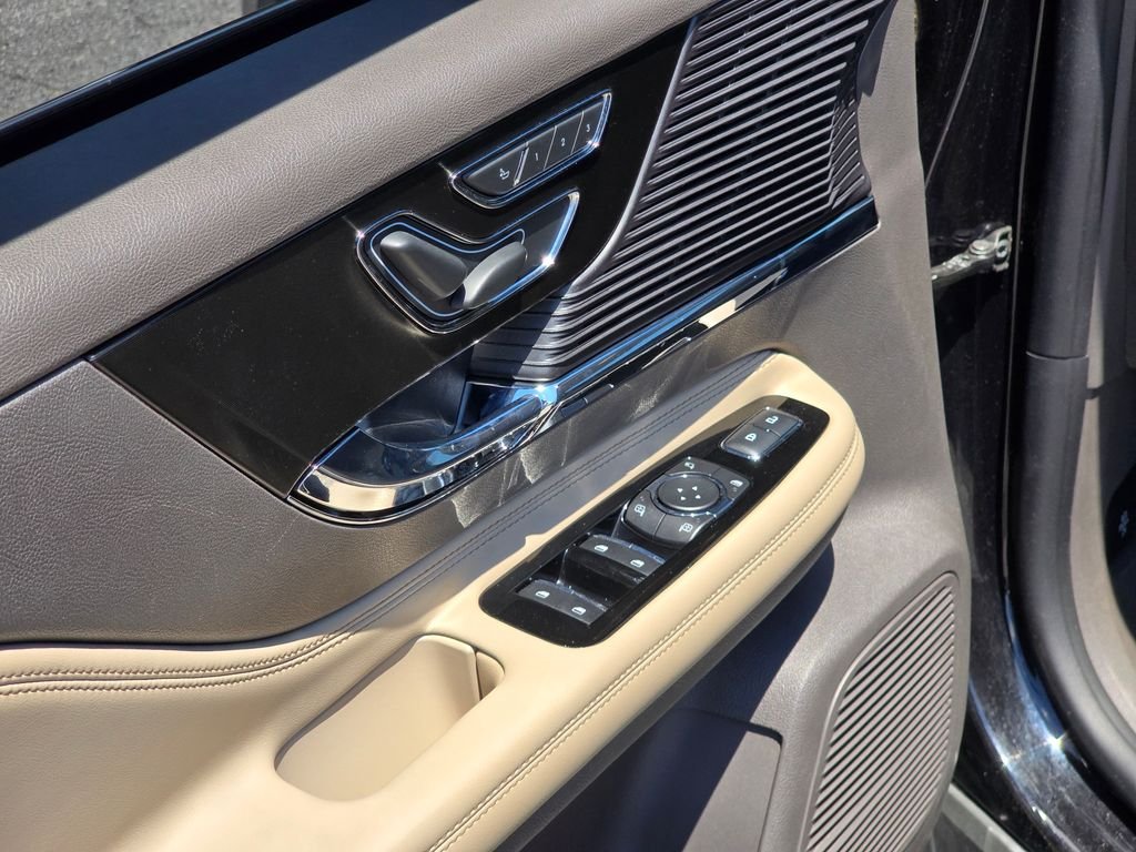 Used 2022 Black Metallic Lincoln Standard image 35