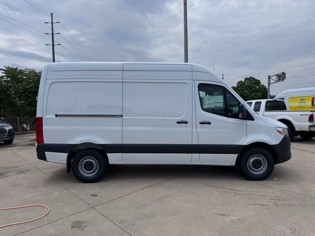 New 2026 Arctic White Mercedes-Benz Cargo 144 WB image 18