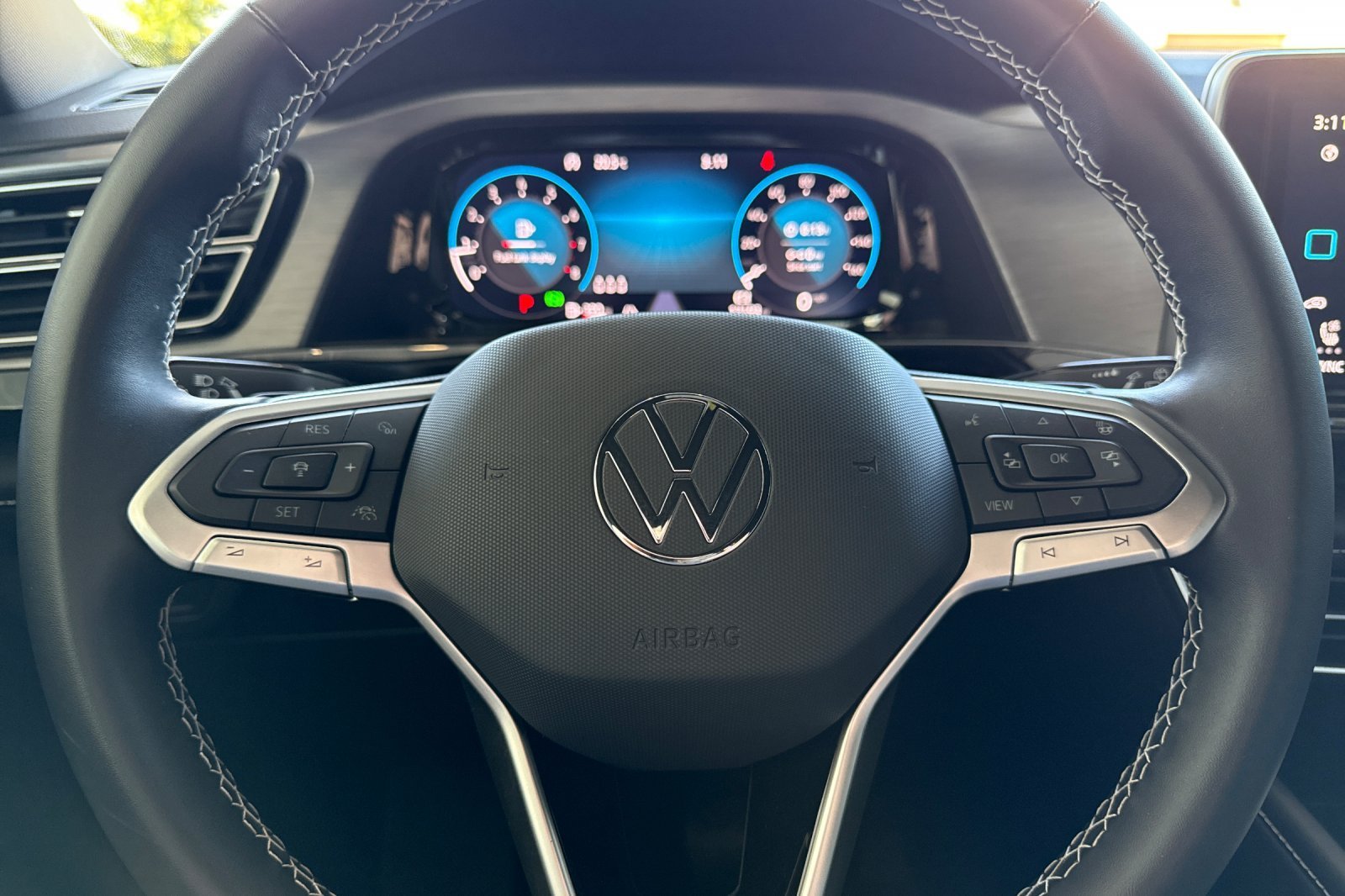 Used 2026  Volkswagen SE w/Technology image 25