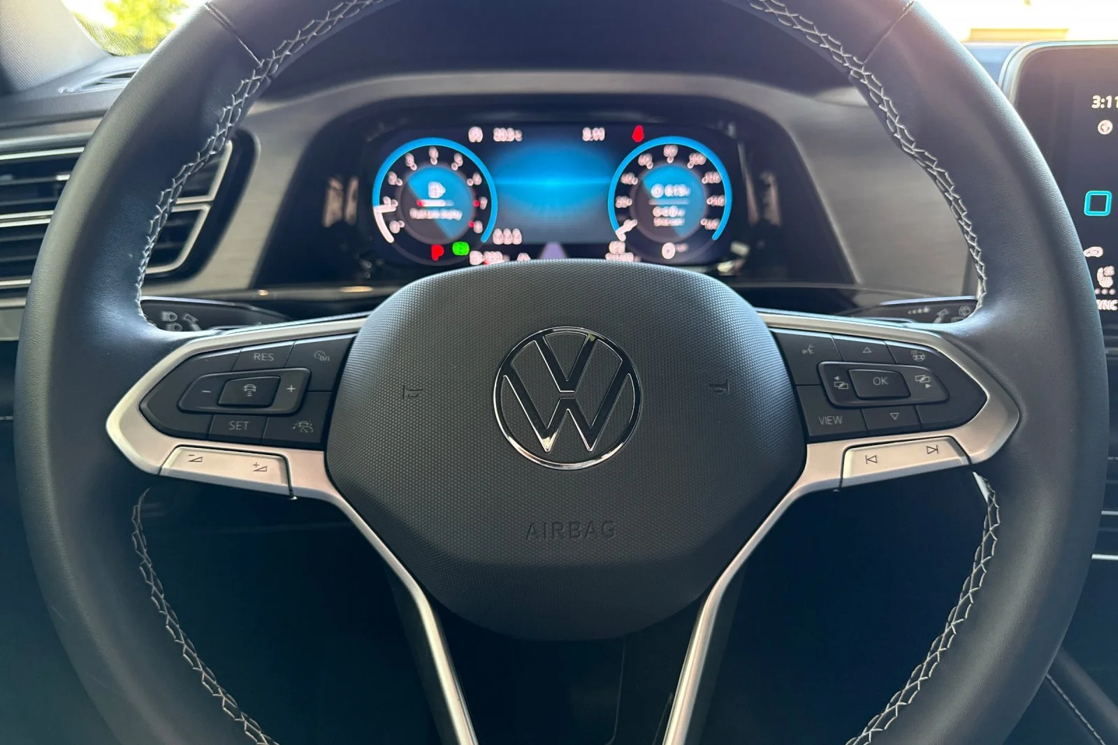Used 2026  Volkswagen SE w/Technology image 25