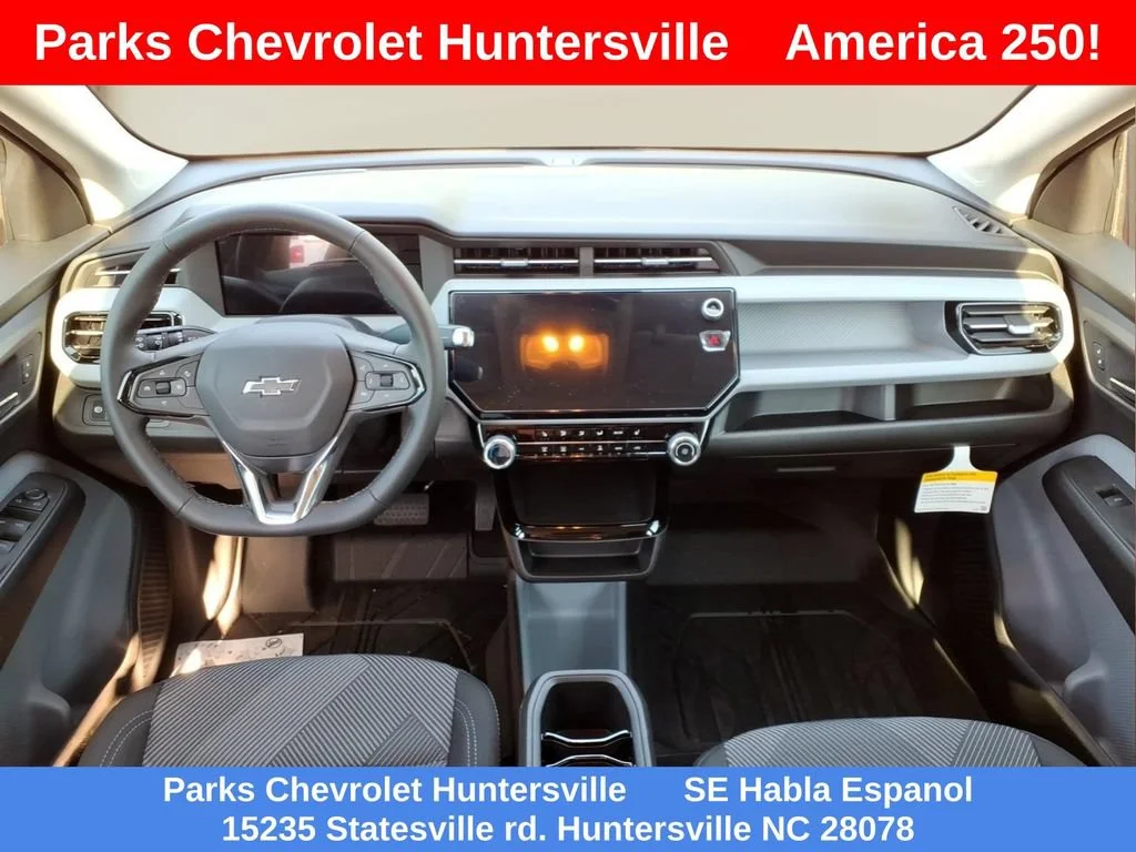 New 2027 Summit White Chevrolet LT image 23