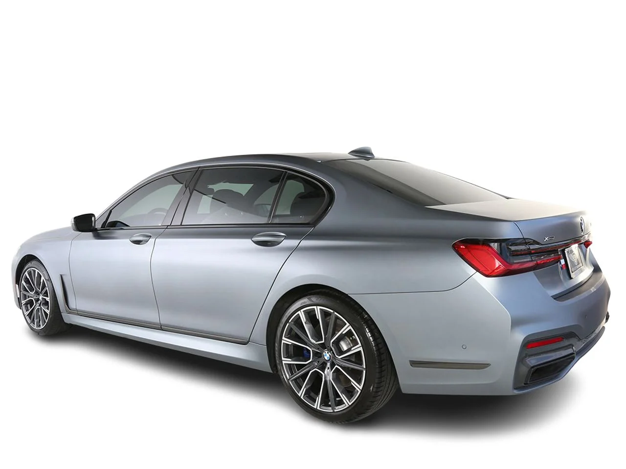 Used 2022 Blue BMW 750i xDrive image 3