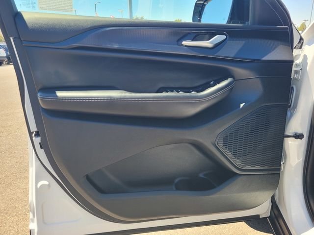 Used 2023 White Jeep Altitude image 18