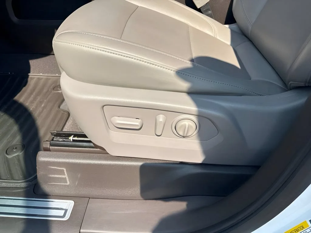 Used 2020 SUMMIT WHITE Chevrolet LTZ image 9
