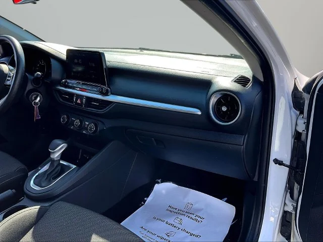 Used 2024 White Kia LXS image 28