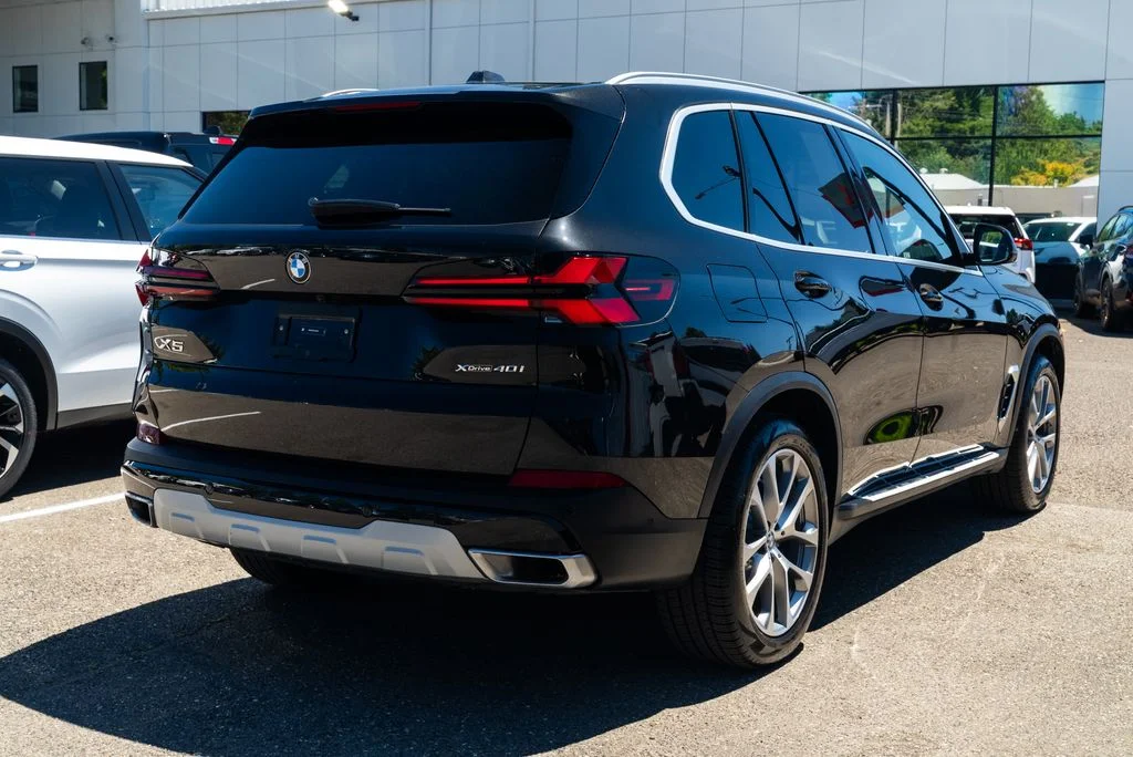 Used 2026 Black BMW xDrive40i image 6
