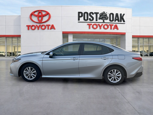 2025 Toyota Camry LE - Photo 8