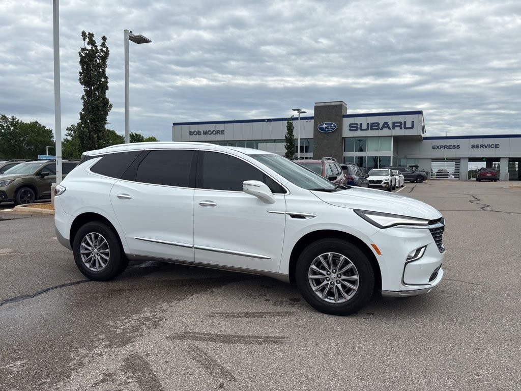 2024 Buick Enclave Essence's photo
