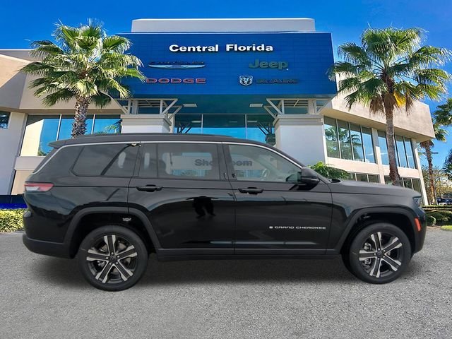 New 2027 High-Gloss Black Paint Jeep Limited image 4