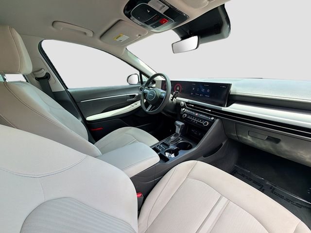 Used 2025 White Hyundai SE image 26