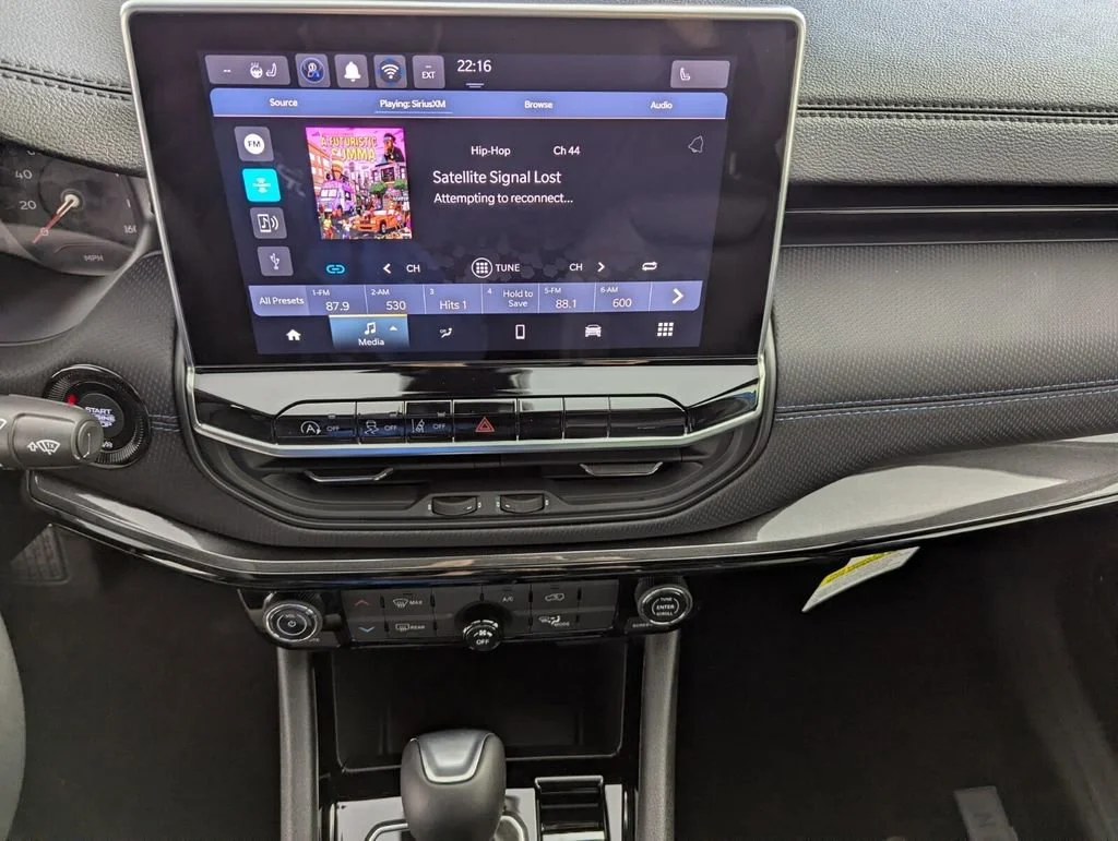 New 2026 Hydro Blue Pearlcoat Jeep Latitude Altitude image 21