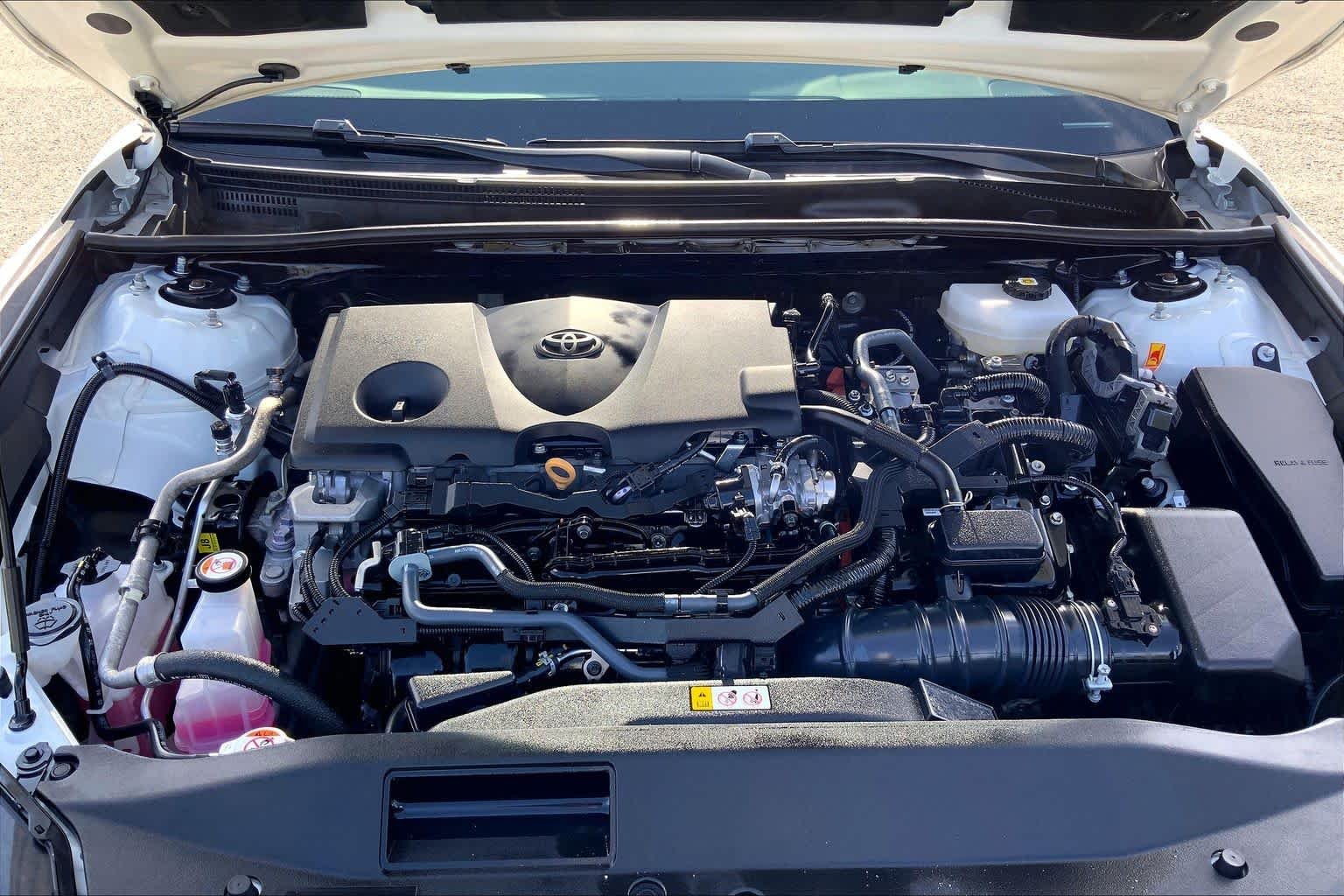 Used 2025 Ice Cap Toyota LE image 31