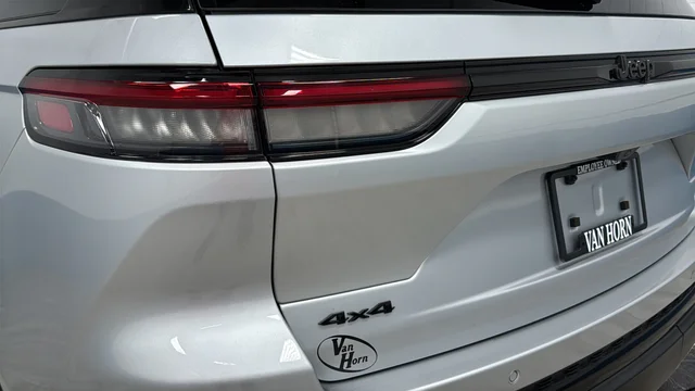 Used 2024 Silver Jeep Altitude X image 36