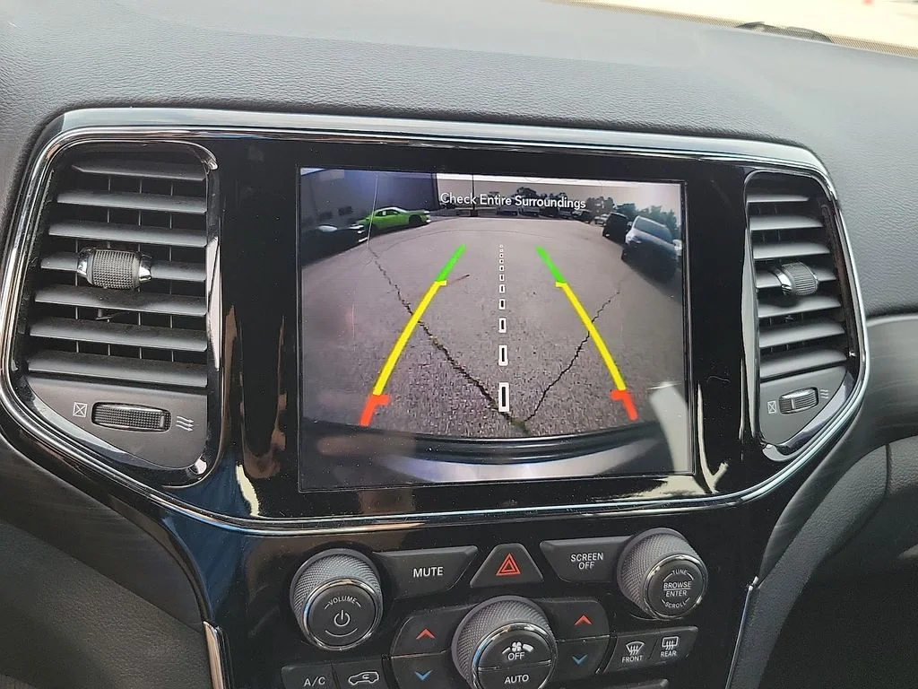 Used 2020 Gray Jeep Laredo E image 16