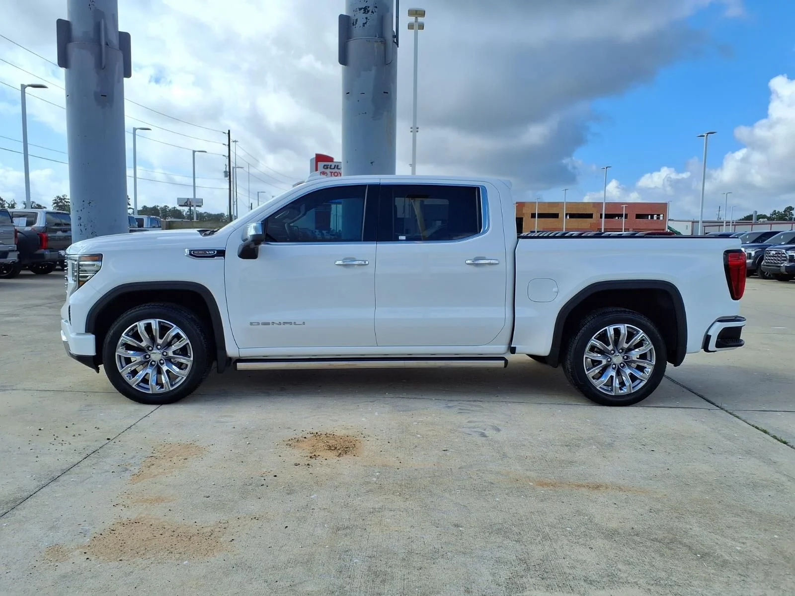 Used 2024 White GMC Denali image 8