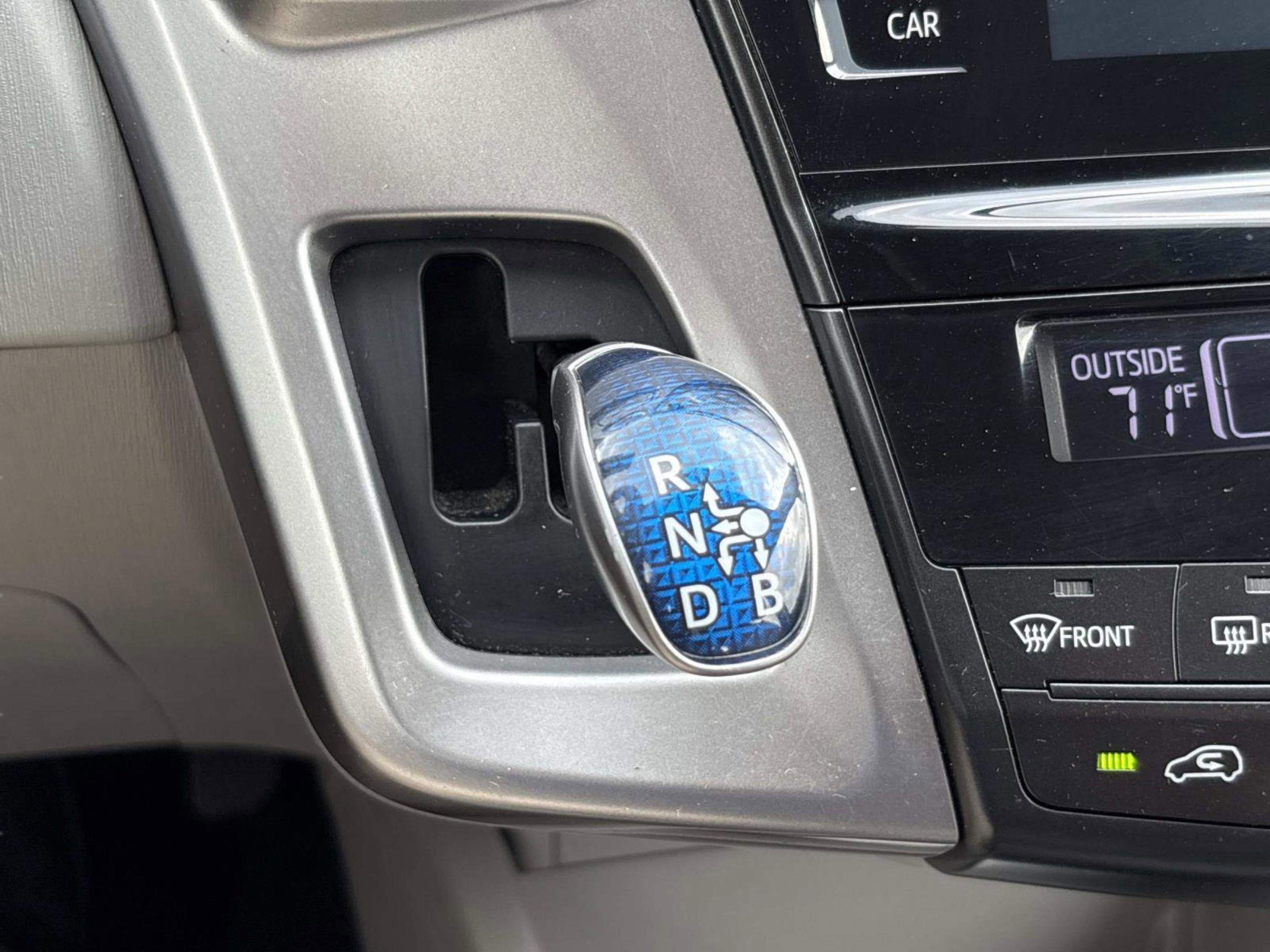 2016 Toyota Prius v Five - Photo 33