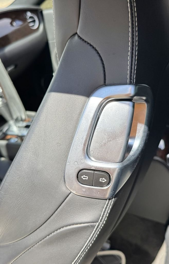 Used 2012 Black Bentley Base image 16