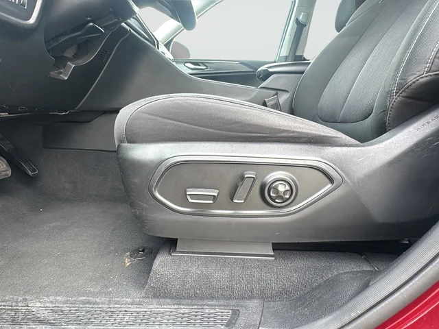 Used 2023 Red Jeep Laredo image 18