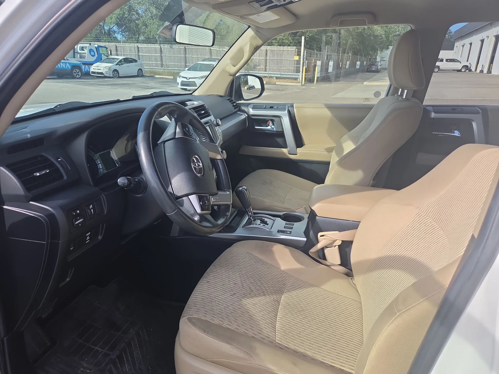 Used 2016 Super White Toyota SR5 image 3