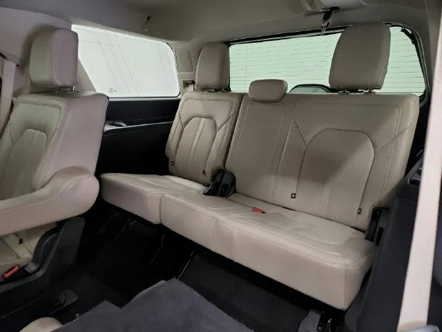 Used 2024 White Ford Limited image 21