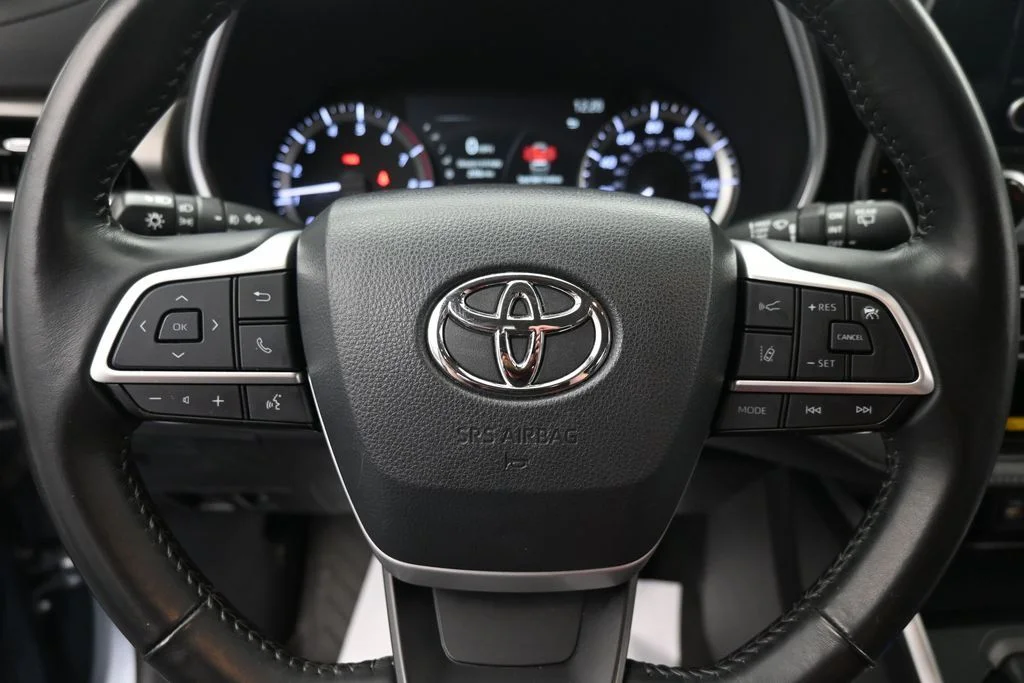 Used 2023  Toyota XLE image 21