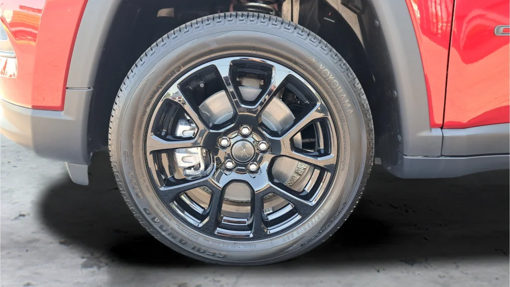 New 2026 Red Hot Pearlcoat Jeep Latitude image 28