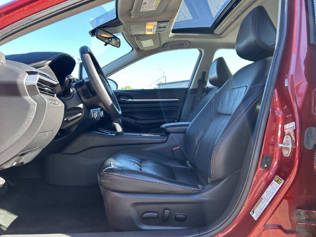 Used 2023 Red Nissan 2.5 SR image 14