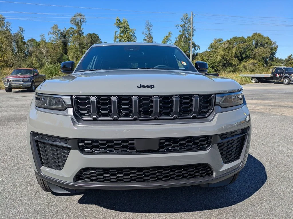 New 2027 Gray Jeep  image 9