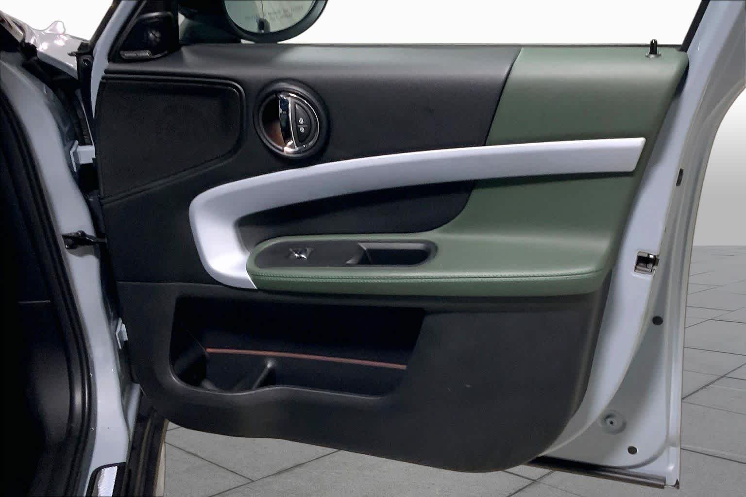 Used 2023 Momentum Grey MINI Cooper S image 22