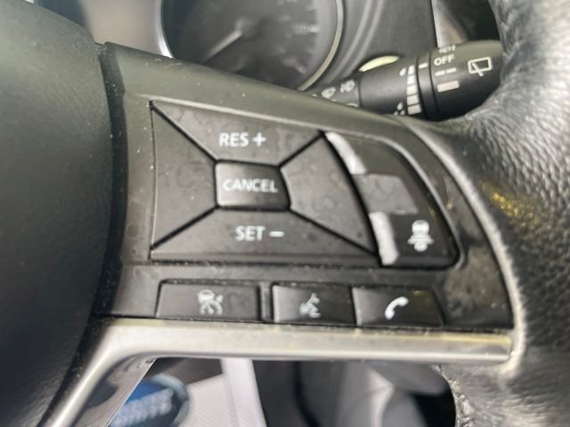 Used 2018 Red Nissan SV image 25