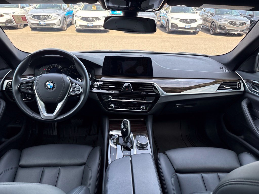 Used 2018 Glacier Silver Metallic BMW 530i xDrive image 27