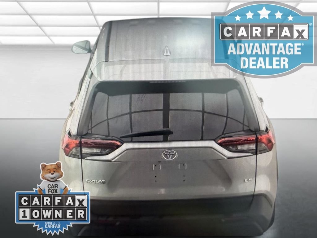Used 2025  Toyota LE image 3