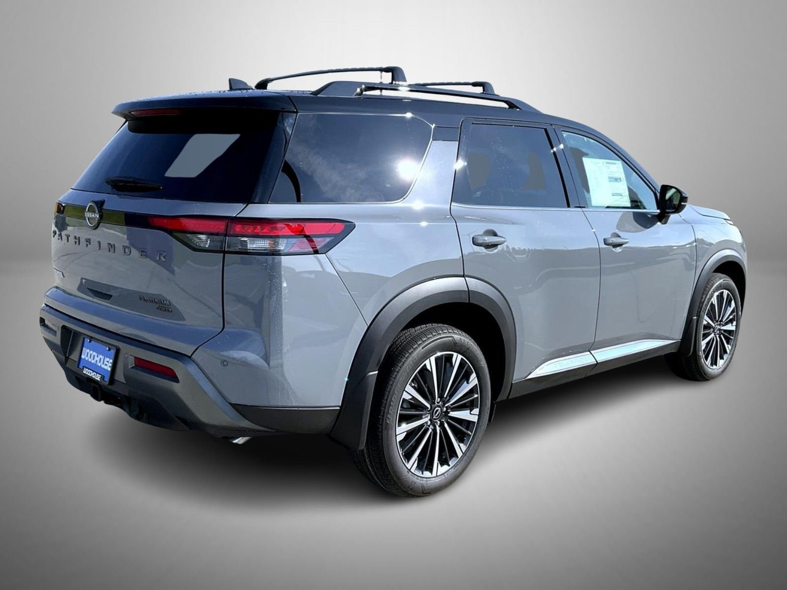 New 2026 Boulder Gray Pearl / Super Black Two-tone Nissan Platinum image 5