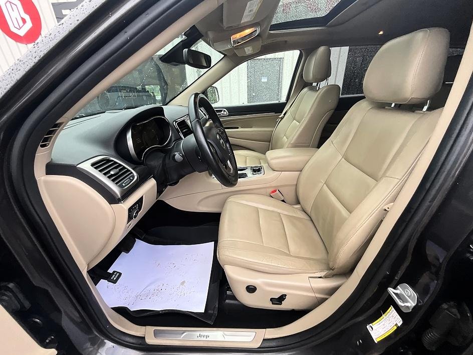Used 2019 Gray Jeep Limited image 14
