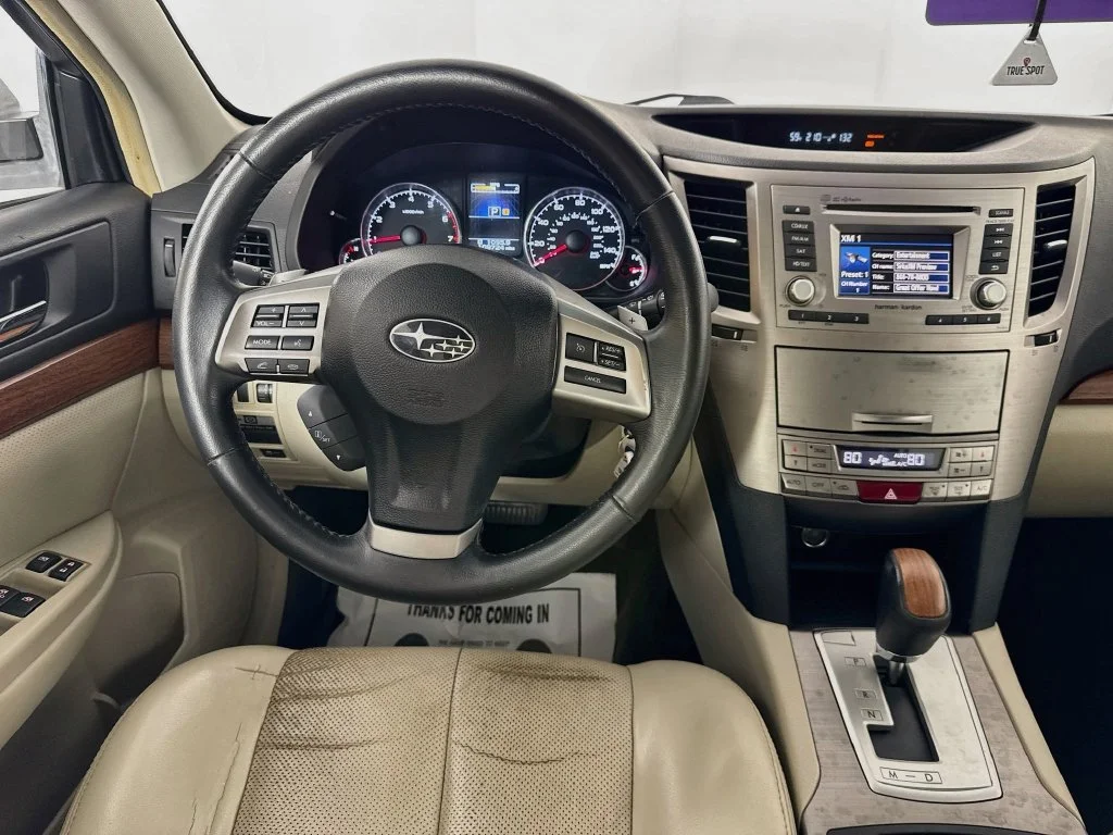 Used 2014 White Subaru 2.5i image 28