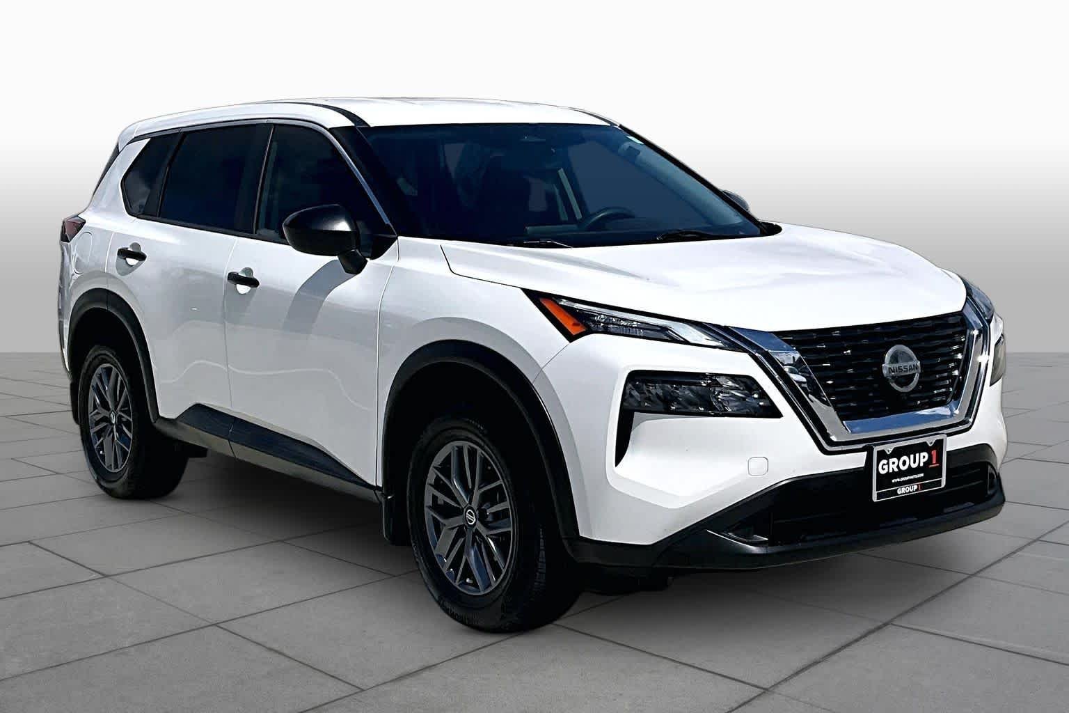 Used 2021 Glacier White Nissan S image 3