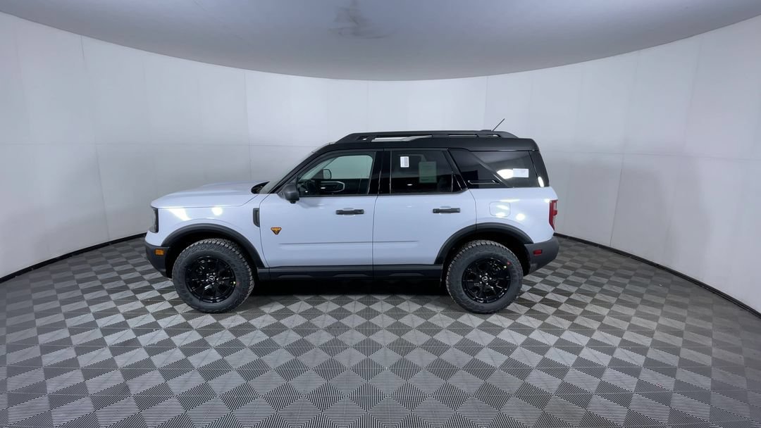 Used 2026 Space White Metallic Ford Badlands image 5